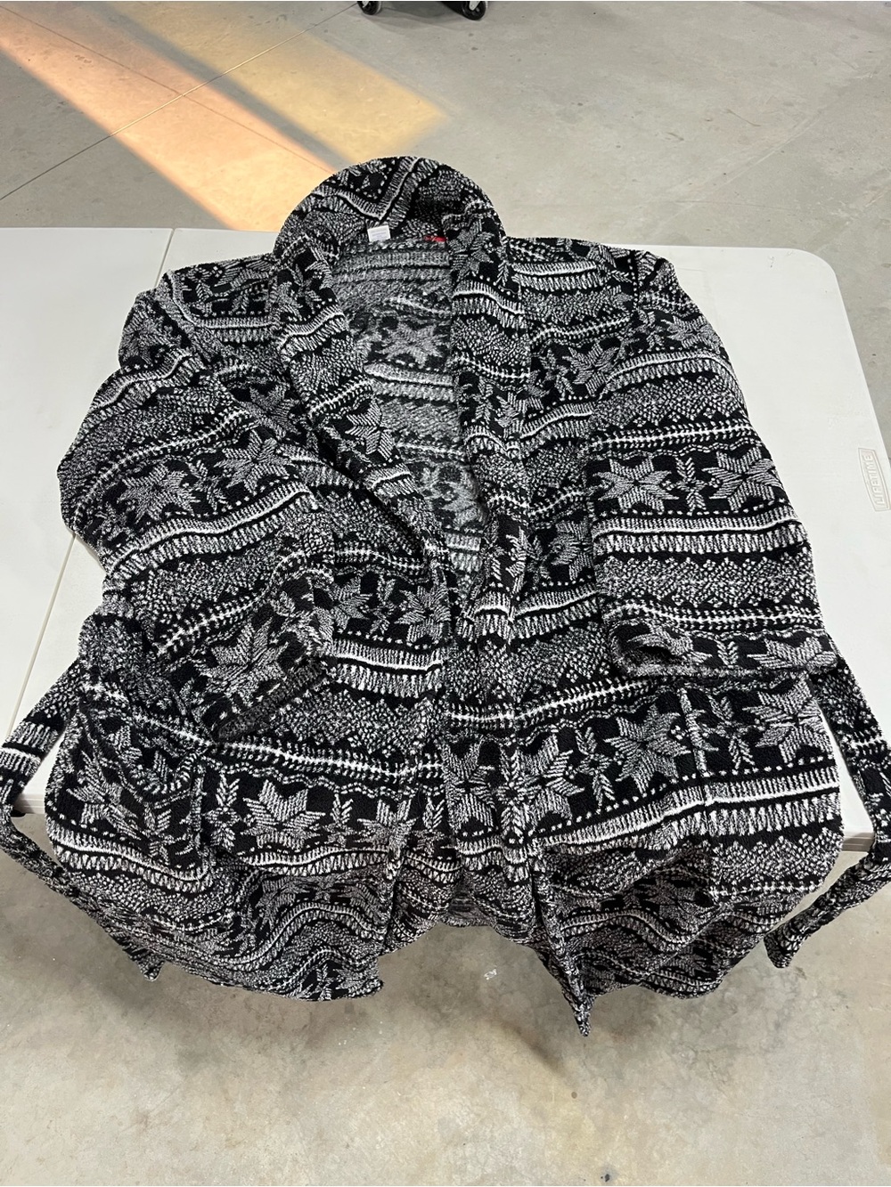 Black & White Patterned Open-Front Women's Robe with Shawl Collar